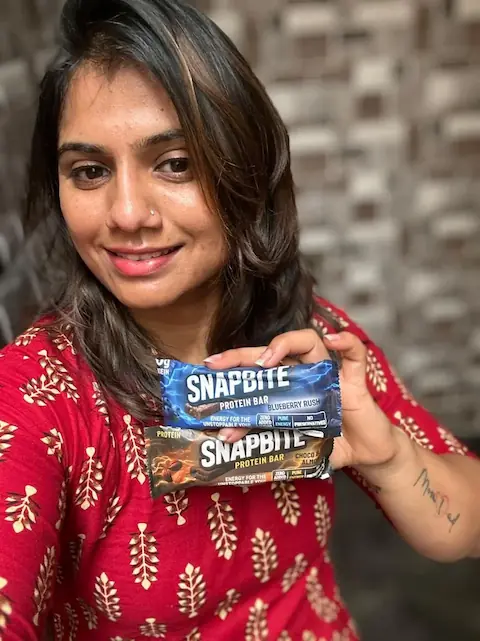 Snapbite customer sharing feedback on blueberry and choco almond protein bars